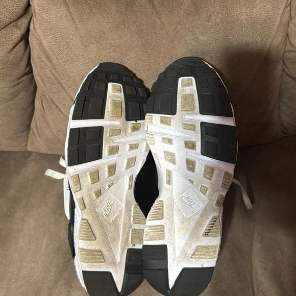 Peace and Love Nike huaraches - Picture 7 of 8